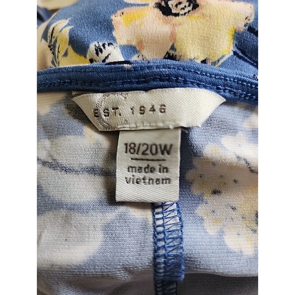 C EST 1946 Woman Top 18/20W Crossover Side Ruched Blue Yellow Floral Stretch - Picture 7 of 9